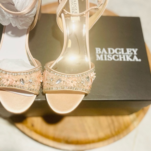 Badgley Mischka - Picture 4 of 8
